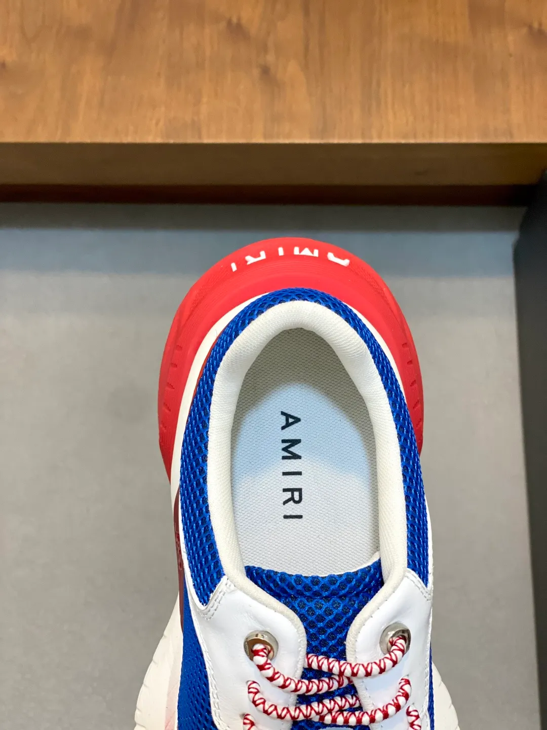 Men's shoes 💰740 AMIRI's new men's casual sports shoes, made of first-layer cowhide leather uppers and spliced ​​with original breathable mesh, rich in three-dimensionality, contrasting color design, simple style, fashionable and sporty, breathable mesh lining, original ultra-light outsole, a must-have item for daily leisure! Size: 38-45 (38, 45 customized)